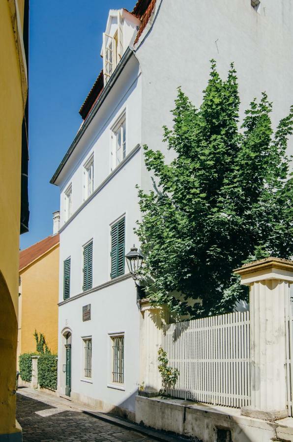 Old Town Tale Apartment Zagreb Ngoại thất bức ảnh